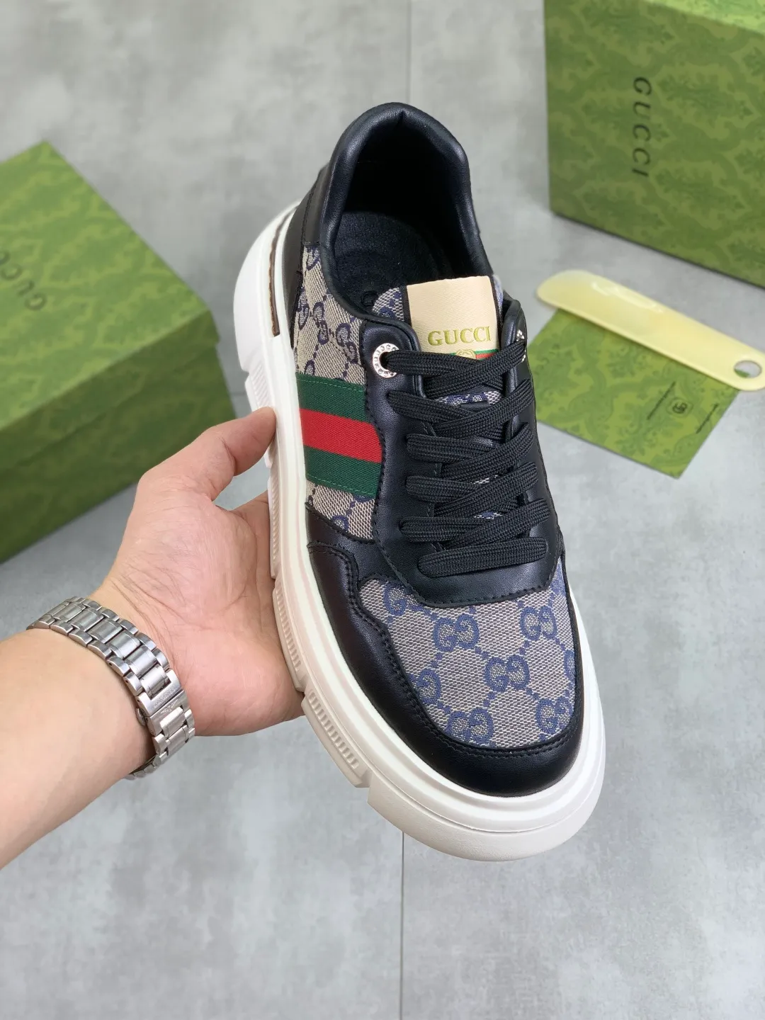 Men's shoes 💰P400💰[New style]🆘 The latest model from Gucci GUCCI official website🎁Classic casual and fashionable men's shoes👟Best model💥The style is simple and elegant, exclusive for trendy men. Unique official website latest brand elements👑Gucci original decoration, fashionable and generous, original soft calfskin fabric➕Comfortable soft first-layer pigskin lining ✅The official website specifies wear-resistant casual outsole, the classic model is photographed in real life🎬Color: 2️⃣colors available😍Number of codes: 38-44